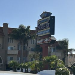 Louis Burgers IV - Conveniently located!!