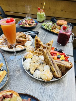 Caribou Gourmand - Restaurant de Terroir Québécois - Souper et Brunch et grande terrasse by null