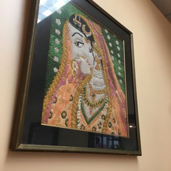 Aaina Beauty Salon - Henna Artists Near Me - Hicksville, New York