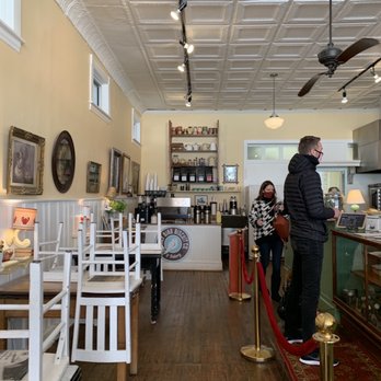 Early Bird Biscuit Company - diners waiting for customers - Bakeries Near Me - Richmond, Virginia