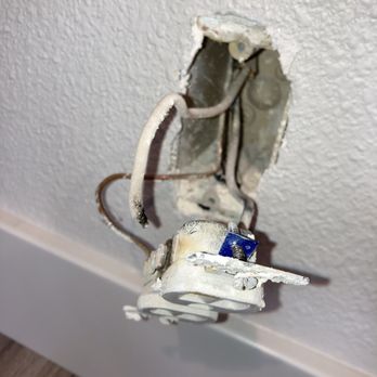 Summit Electric - Diagnose the problem and replace damaged/dangerous electrical issues - Electricians Near Me - Huntington Beach, California Summit Electric - Diagnose the problem and replace damaged/dangerous electrical issues - Electricians Near Me - Huntington Beach, California