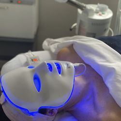 Skin by Thalia - LED facial