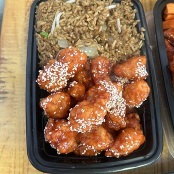 Halal Xpress - Sesame chicken with vegetable fried rice - Asian Fusion Near Me - Staten Island, New York Halal Xpress - Sesame chicken with vegetable fried rice - Asian Fusion Near Me - Staten Island, New York