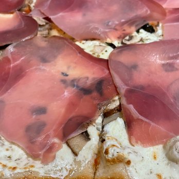 Juliana's - 1/2 margarita and 1/2 white, classic pizza with mushroom and prosciutto - Pizza Near Me - Brooklyn, New York Juliana's - 1/2 margarita and 1/2 white, classic pizza with mushroom and prosciutto - Pizza Near Me - Brooklyn, New York