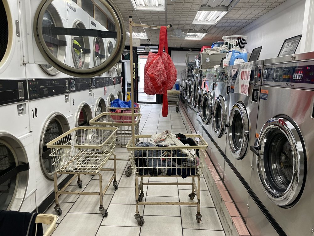 BUBBLE LAUNDROMAT Updated May 2024 37 Reviews 400 Graham Ave