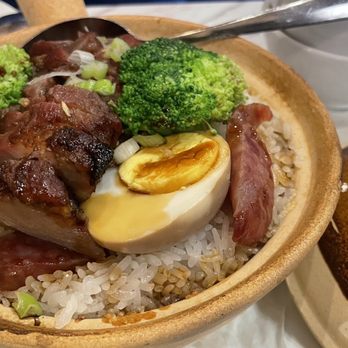 Moon Kee - Clay pot rice with roast pork and Chinese sausage. Delicious - Cantonese Near Me - New York, New York Moon Kee - Clay pot rice with roast pork and Chinese sausage. Delicious - Cantonese Near Me - New York, New York