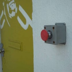 The Icehouse - Yes. That is the doorbell.