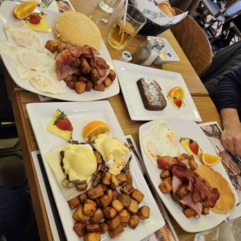 Pür & Simple - a breakfast of eggs, bacon, hash browns, and potatoes - Breakfast & Brunch Near Me - Whitby, Ontario