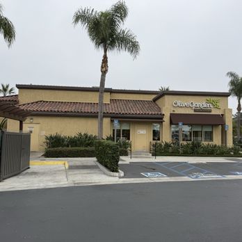 Olive Garden Italian Restaurant - Outside - Italian Near Me - Irvine, California Olive Garden Italian Restaurant - Outside - Italian Near Me - Irvine, California