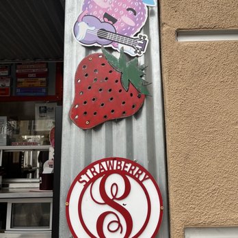 Strawberry Shack - The decor - Desserts Near Me - Carlsbad, California