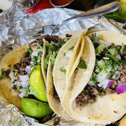 Super Amanecer Latino Market - Carne asada tacos