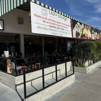 Lazy Dough - Sidewalk view of patio - Breakfast & Brunch Near Me - Long Beach, California