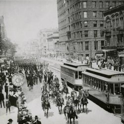 Streetcars in downtown Mpls during a parade (celebrating the end of WWI?).