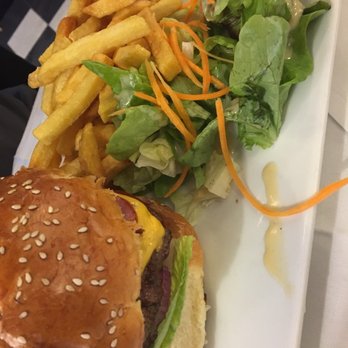 Le Cristal - The bacon cheeseburger! - Brasseries Near Me - Paris, 75