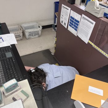 US Post Office - Hide worker - Post Offices Near Me - Clackamas, Oregon