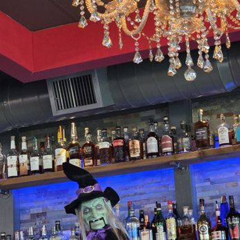 Bites & Bubbles - Decor - Wine Bars Near Me - Orlando, Florida