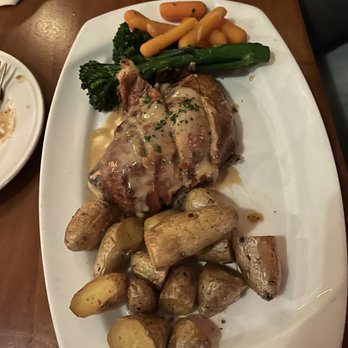 Weathervane Restaurant - Chicken Wellington - American Near Me - Charlevoix, Michigan Weathervane Restaurant - Chicken Wellington - American Near Me - Charlevoix, Michigan