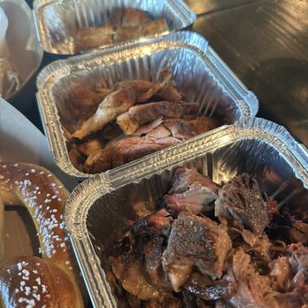 Ono Brewing Company - Top to bottom. spicy pork belly, chopped chicken thighs, beef barbecue - Brewpubs Near Me - Chantilly, Virginia Ono Brewing Company - Top to bottom. spicy pork belly, chopped chicken thighs, beef barbecue - Brewpubs Near Me - Chantilly, Virginia