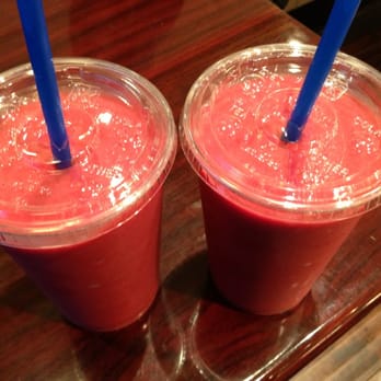 Paris Baguette - Wild Berry smoothies. - Bakeries Near Me - Glendale, California
