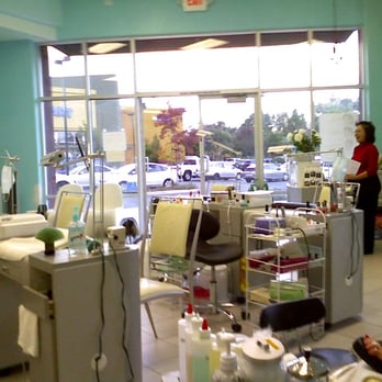 Capri Nail Spa - My view from the cockpit: Friendly owner/door greeter - Skin Care Near Me - Sunnyvale, California