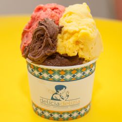 Delicia Delizia Gelateria - Gelato italiano feitos com frutas e leite frescos