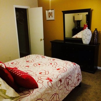 Moncler Huntington - Large Two Guest Bedroom - Apartments Near Me - Jacksonville, Florida Moncler Huntington - Large Two Guest Bedroom - Apartments Near Me - Jacksonville, Florida