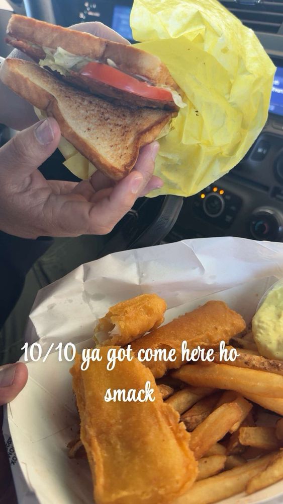 Elmo's Drive In Logo