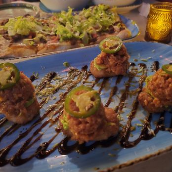 Nalu Vida - Crispy tuna and flat bread - Bars Near Me - Venice, California