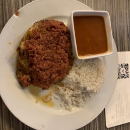 Mofongo de amarillos relleno de corned beef, with white rice and pink beans. Delicious!