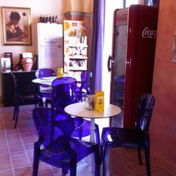 Moak Caffe - Inside is small so go outside