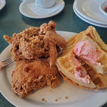 Metro Diner - Chicken & waffles - American Near Me - Charleston, South Carolina Metro Diner - Chicken & waffles - American Near Me - Charleston, South Carolina