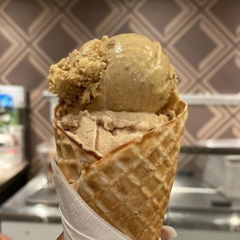 Salt & Straw - Pumpkin + Ginger snap (too scoop) Cinnamon snickerdoodle (bottom scoop) - Ice Cream & Frozen Yogurt Near Me - San Ramon, California Salt & Straw - Pumpkin + Ginger snap (too scoop) Cinnamon snickerdoodle (bottom scoop) - Ice Cream & Frozen Yogurt Near Me - San Ramon, California