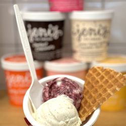 Jeni's Splendid Ice Creams - Vanilla and Brumbleberry Pie
