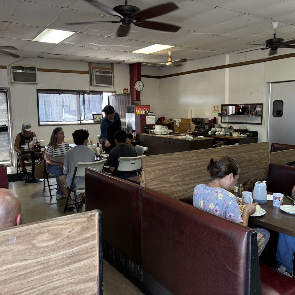 Jack's Inn - Inside - Breakfast & Brunch Near Me - Kahului, Hawaii