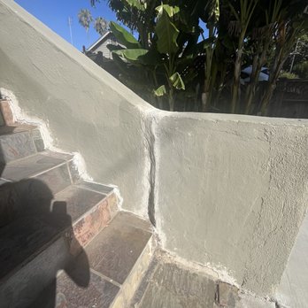 Narco Plastering - Before photos of cracking in the staircase - Stucco Services Near Me - Santa Clara, California Narco Plastering - Before photos of cracking in the staircase - Stucco Services Near Me - Santa Clara, California