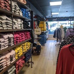 The Black Dog General Store: Mashpee