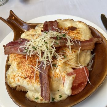The Brown Hotel - Hot Brown. - Hotels Near Me - Louisville, Kentucky The Brown Hotel - Hot Brown. - Hotels Near Me - Louisville, Kentucky