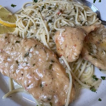 Cucina Pizza & Bar - I got the Pollo Francese. You could tell by the red color that there were red pepper flakes, and that took over the flavor profile. - Salad Near Me - Orlando, Florida