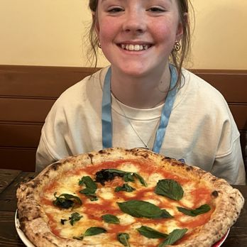 Comparu - Margherita pizza - Italian Near Me - Niagara Falls, Ontario Comparu - Margherita pizza - Italian Near Me - Niagara Falls, Ontario