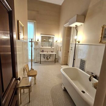 Vanderbilt Mansion - One of the bathrooms between guests bedrooms - Landmarks & Historical Buildings Near Me - Hyde Park, New York Vanderbilt Mansion - One of the bathrooms between guests bedrooms - Landmarks & Historical Buildings Near Me - Hyde Park, New York
