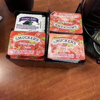 Bobbie's Southern Kitchen - I appreciate a condiment selection - American Near Me - San Antonio, Texas