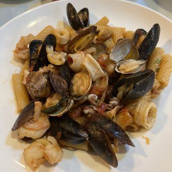 Il Colosseo - Pasta Pescatore - Italian Near Me - Brooklyn, New York