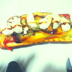 Casa Paca - Tostada de verduras confitadas,queso de cabra y reducion de pedro simenez