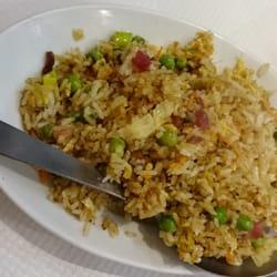 Et hop avec un couvert pour avoir une idee de taille. Un riz cantonnais pour une personne accompagnant un plat.