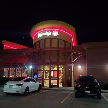 Wendy's - Outside - Fast Food Near Me - Fremont, California