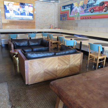 FieldHouse Jones - Seating Area in Lobby - Hotels Near Me - Chicago, Illinois