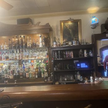 Arnolds Bar & Grill - Pubs Near Me - Cincinnati, Ohio