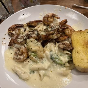 Cheddar's Scratch Kitchen - Alfredo pasta with shrimp and broccoli - Comfort Food Near Me - Brooksville, Florida