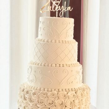 Mare's Custom Cakes - 4 tier wedding cake. Serves 130 - Custom Cakes Near Me - Corona, California Mare's Custom Cakes - 4 tier wedding cake. Serves 130 - Custom Cakes Near Me - Corona, California
