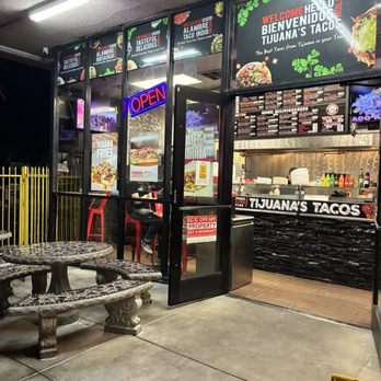 Tijuana tacos - Outdoor seating - Tacos Near Me - Pomona, California